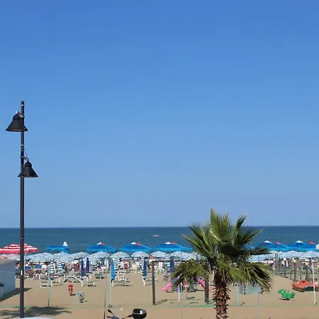 Ampio Terrazzo Sul Mare